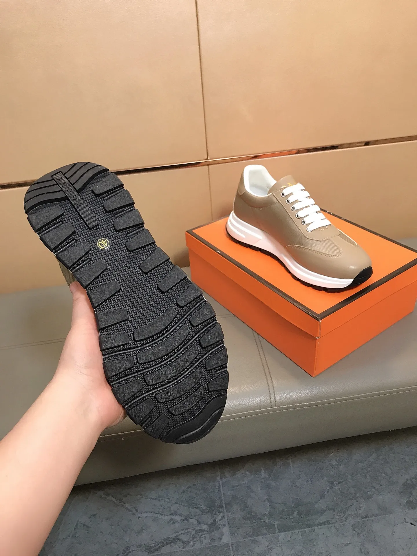 Ex-factory price 400 💎💎🆕Prada's latest casual and fashionable men's shoes👟hot style💥simple and elegant style, exclusive for trendy men. Unique latest brand elements👑, fashionable and generous, imported cowhide leather splicing breathable fabrics, comfortable lining + sheepskin feet, super comfortable and wear-resistant outsole, classic model taken in kind, code number: 38-44